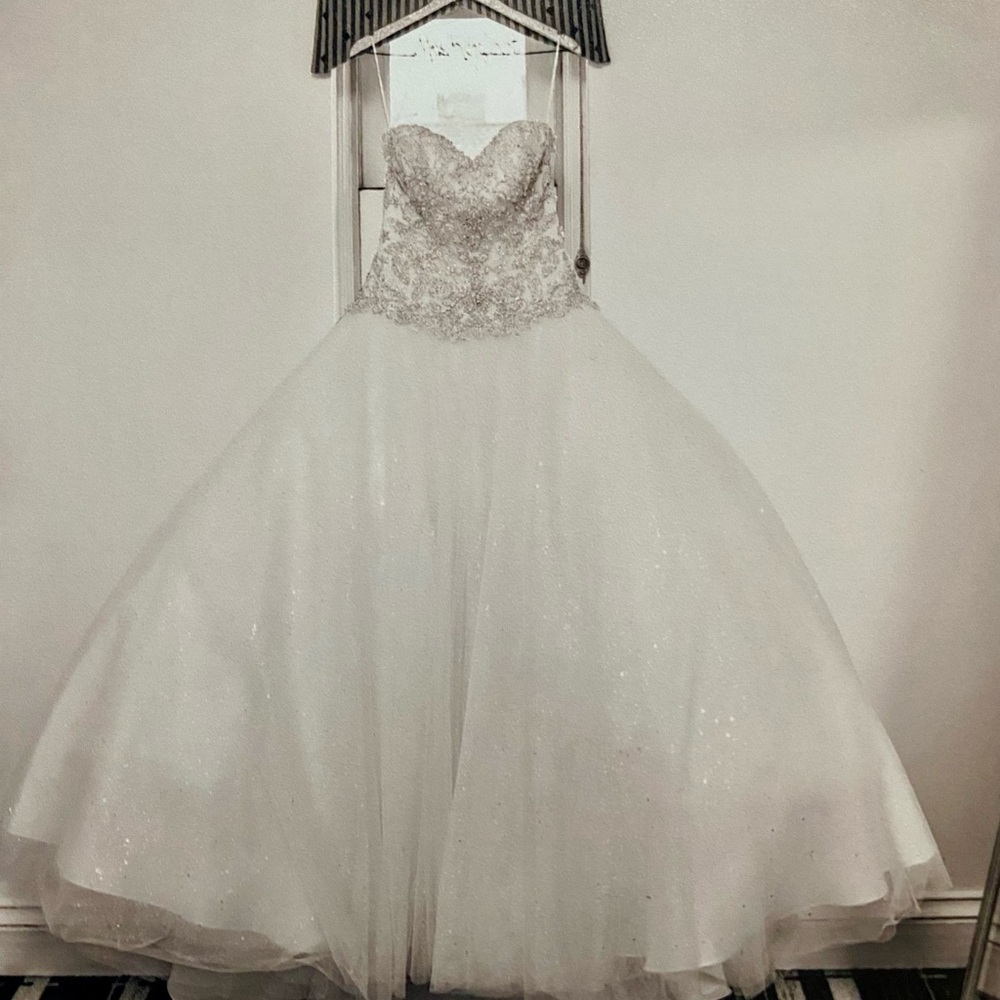 Elegant White Wedding Dress